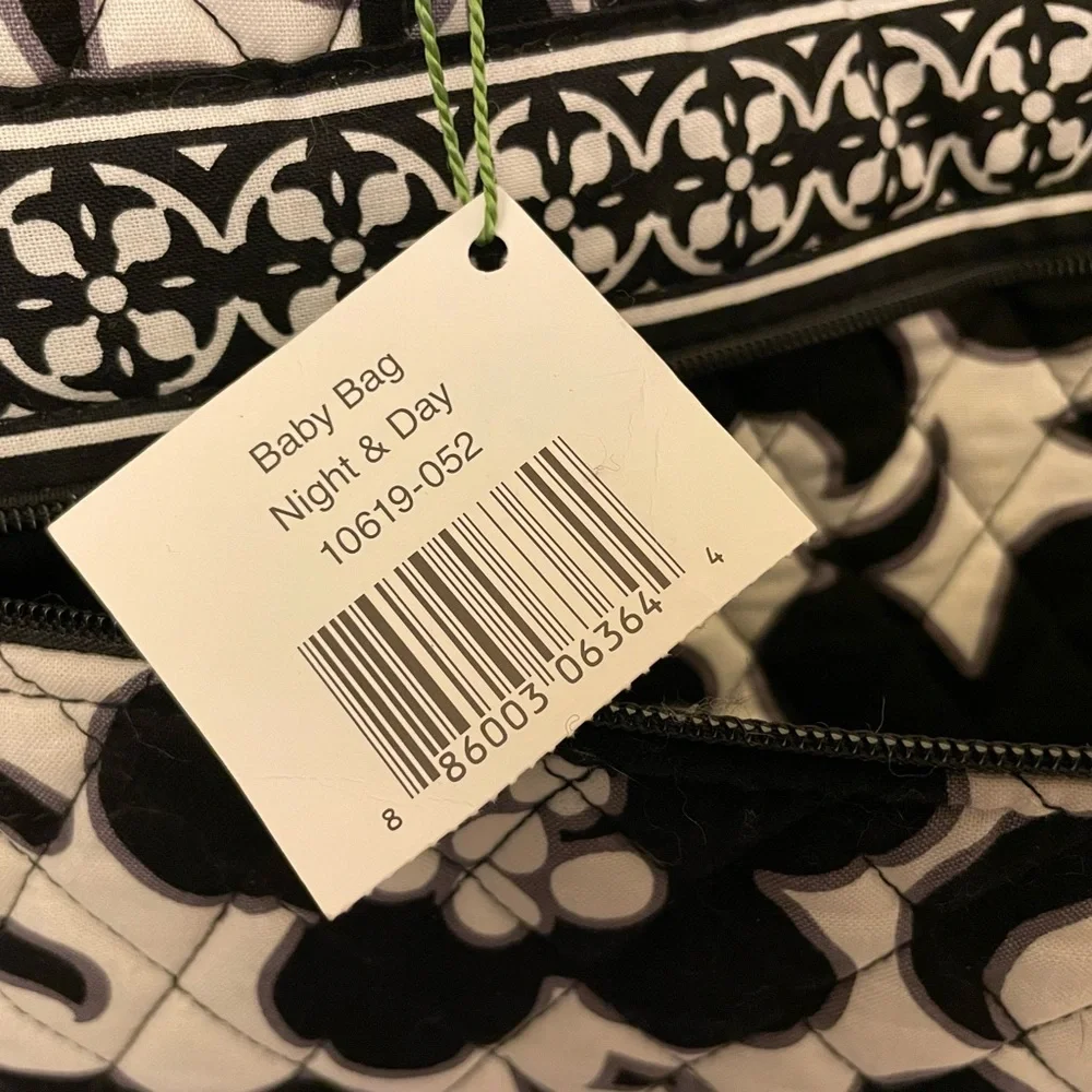 Vera Bradley Baby Bag /Diaper Bag Night & Day with White Interior Changing Pad - Picture 7 of 16